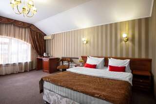 Гостиница Отель Бридж Краснодар Стандартный номер с кроватью размера «king-size»-8
