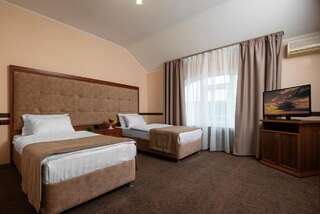 Гостиница Отель Бридж Краснодар Стандартный номер с кроватью размера «king-size»-1